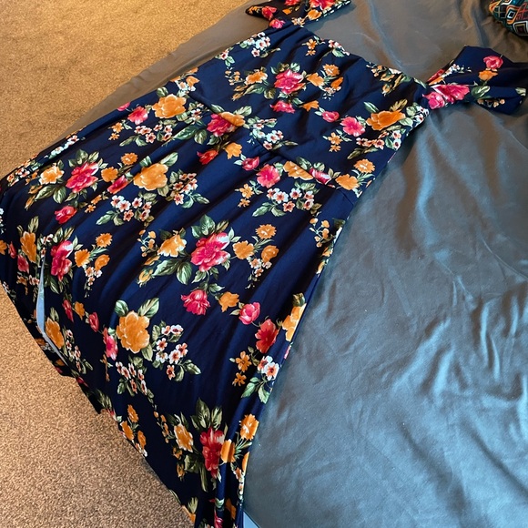 24/7 Comfort Eleanor Black Floral Side Slit Maternity Dress - Picture 6 of 12